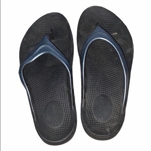 Oofos Metallic Blue Flip Flops shoe Size 9